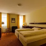 Hotel Stadt-hotel Gbr 3*