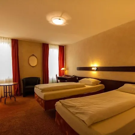 Stadt-hotel Gbr מלון
