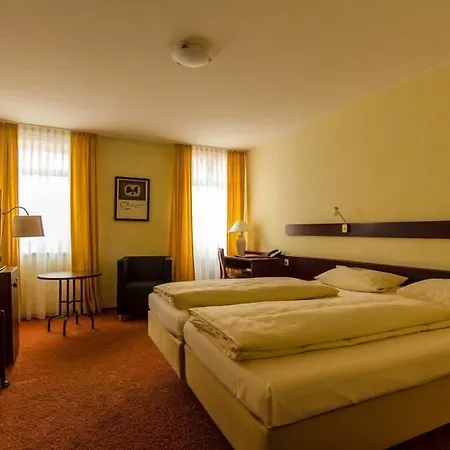 מלון Stadt-hotel Gbr 3*