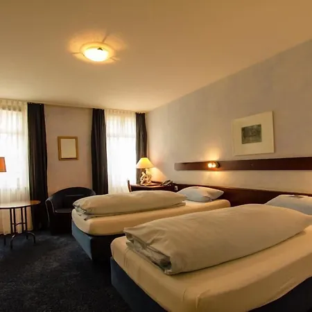Stadt-hotel Gbr מלון